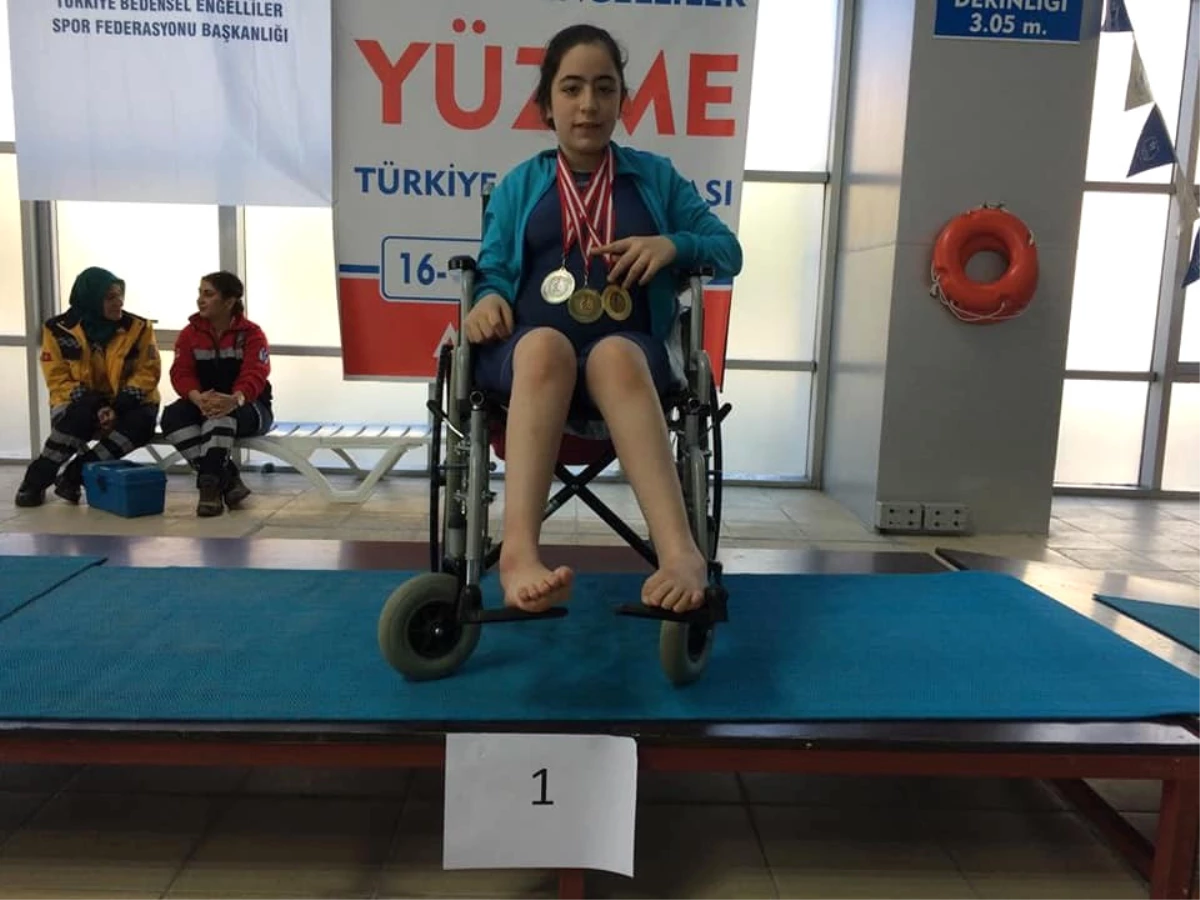 Yüzücü Neslihan Kılıçoğlu\'ndan 5 Türkiye Birinciliği, 1 İkincilik