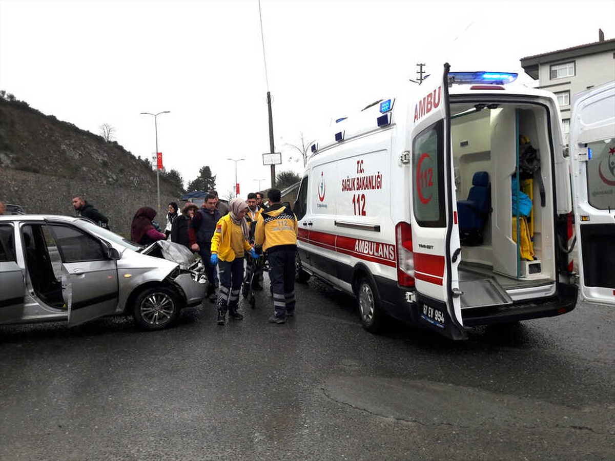 Zonguldak\'ta Trafik Kazası: 3 Yaralı