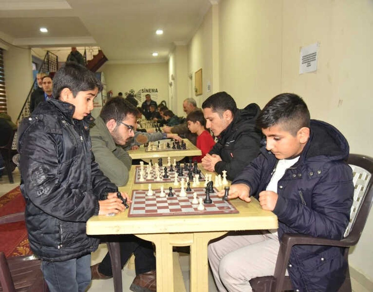 Ağrı\'da Ödüllü Satranç Turnuvası Başladı