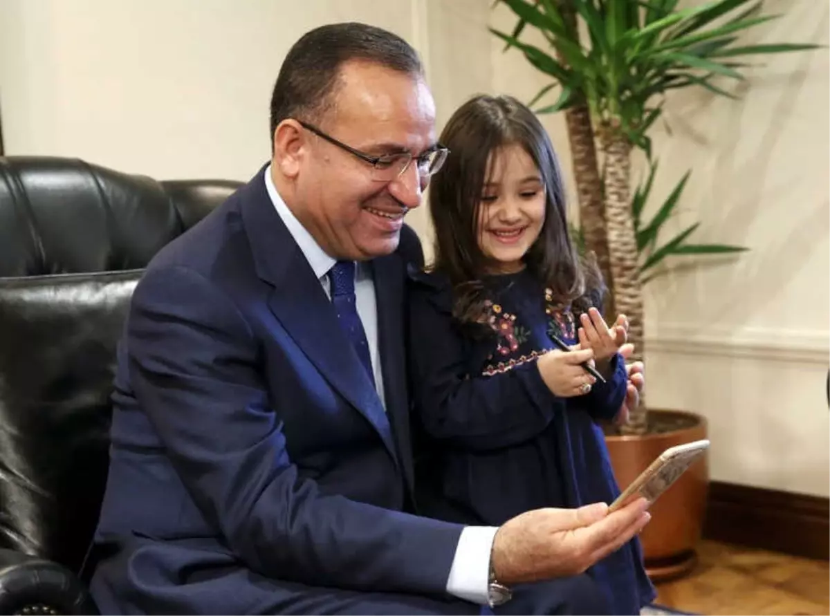 Bozdağ, Minik Ayşe\'yi Ağırladı