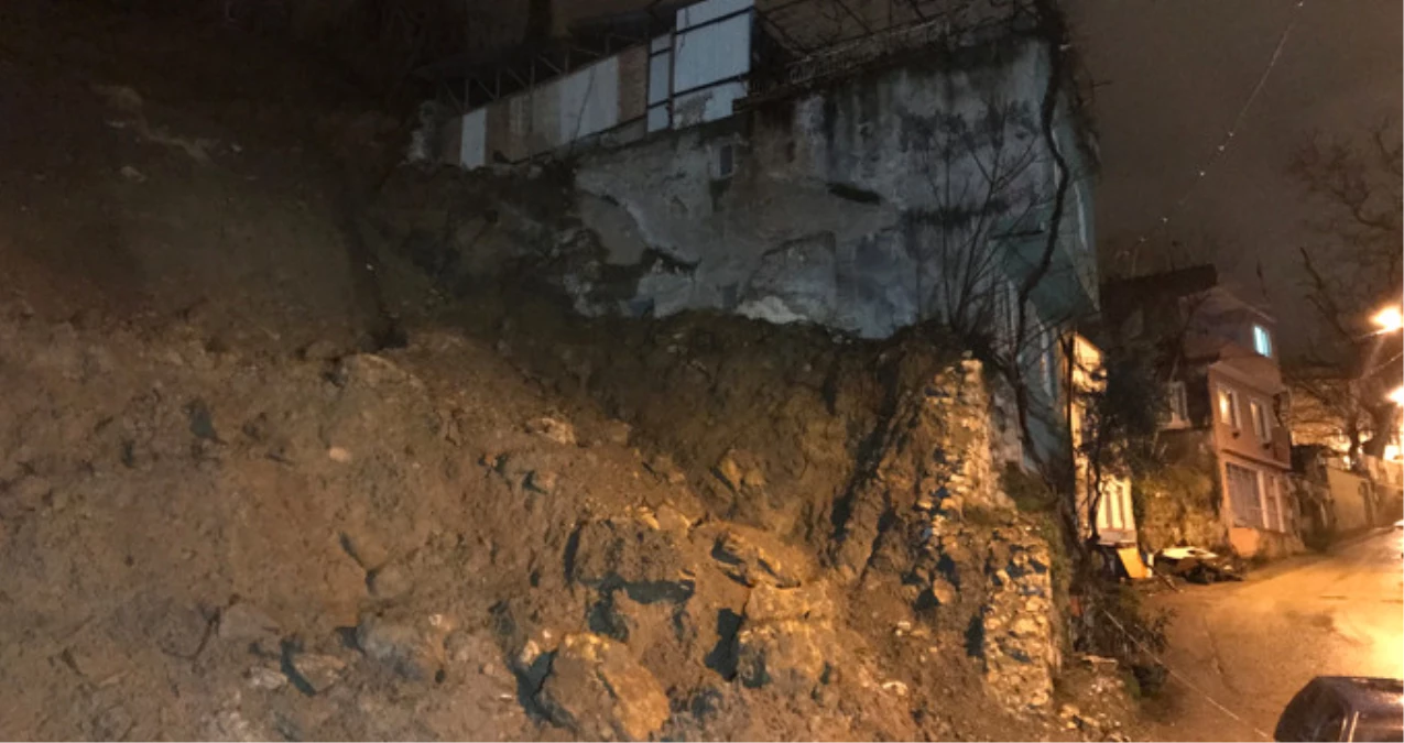 Bursa\'da Toprak Kayması Yüzünden 10 Ev Tahliye Edildi