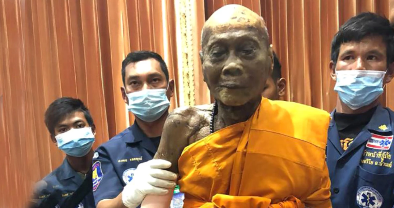 Cesedi Çürümemişti ve Gülümsüyordu! 3 Ay Önce Ölen Budist Rahibi Tabutundan Çıkardılar