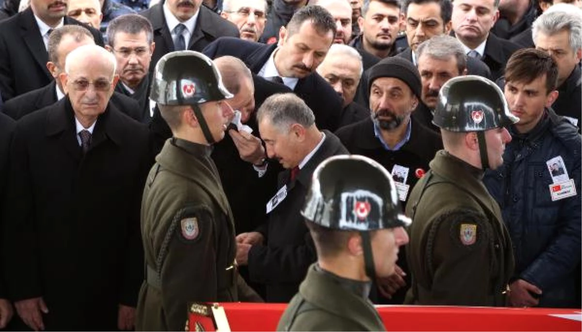 Erdoğan, Afrin Operasyonunun İlk Şehidi Musa Özalkan\'ın Cenazesinde Ağladı