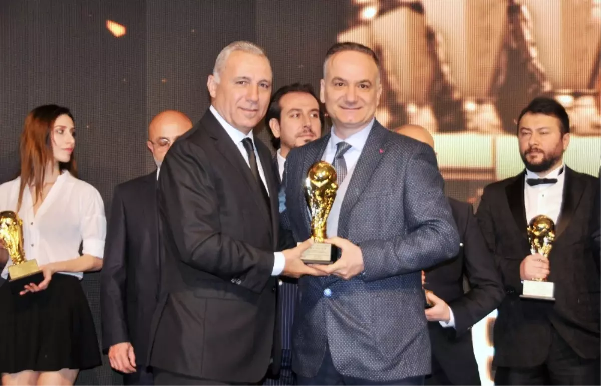 Futbol Efsanesi Stoichkov\'dan Adanalı Doktora \'Spora Destek\' Ödülü