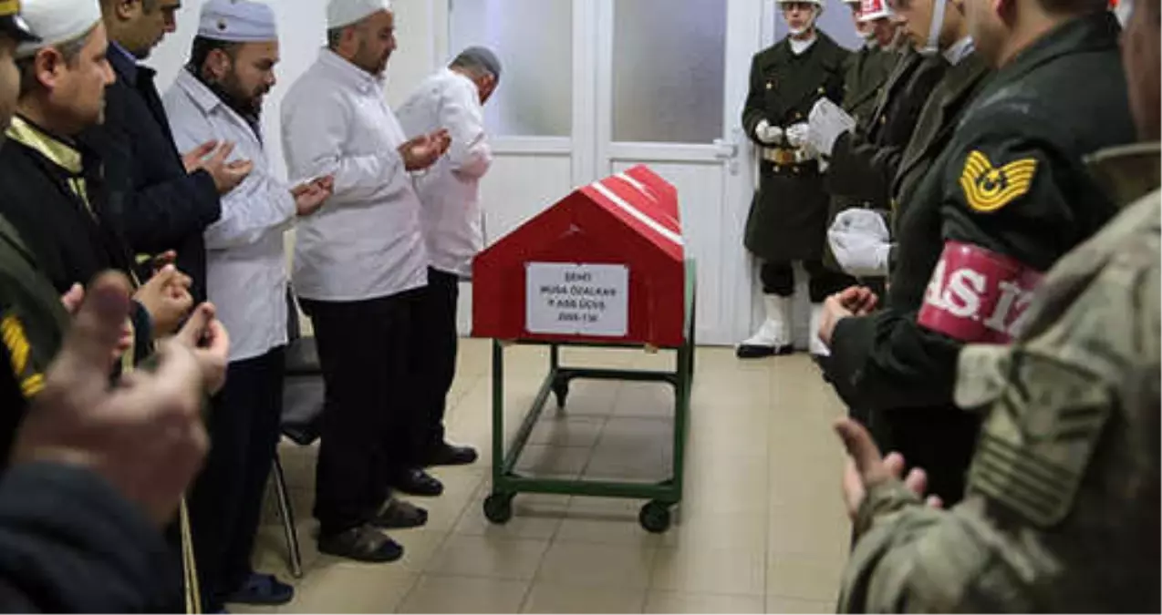 Afrin Şehidinin Cenazesi, Düzenlenen Törenle Ankara\'ya Gönderildi