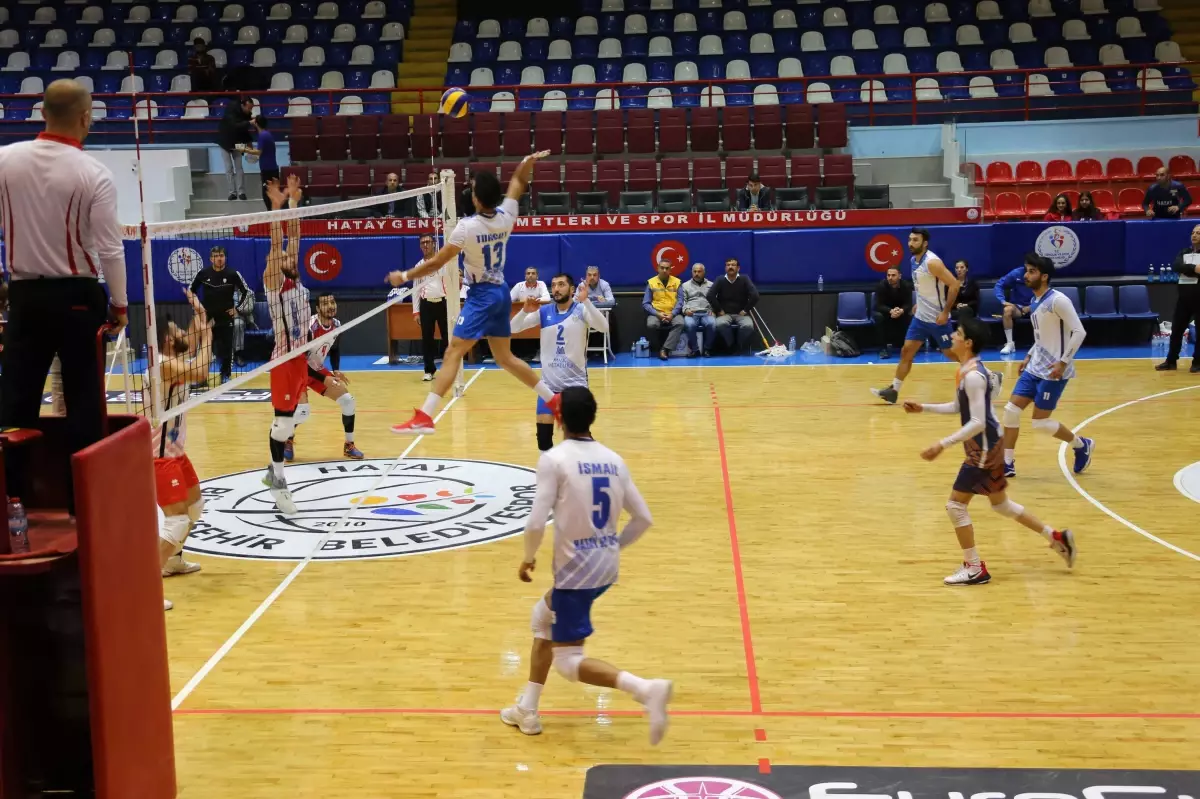 HBB Erkek Voleybol Takımı Deplasmanda 3-0\'Lık Galibiyet Kazandı