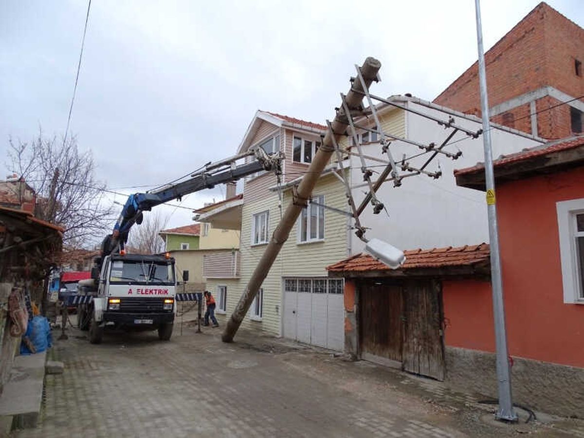 Hisarcık\'ta Görüntü Kirliliği Ortadan Kaldırılıyor