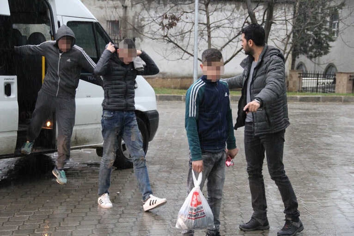 İş Yerlerinden Kuş Hırsızlığına 3 Gözaltı