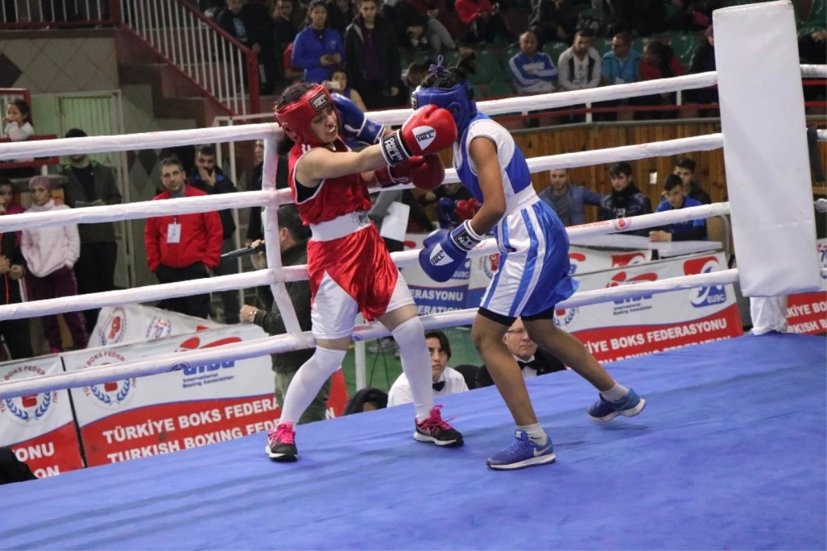 Kadınlar Türkiye Boks Şampiyonası Nevşehir\'de Başladı