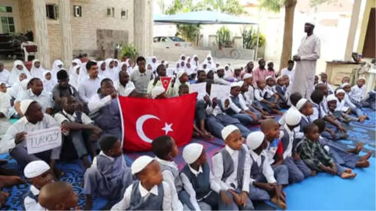 Nijeryalı Öğrencilerden Zeytin Dalı Harekatı İçin Dua (2)