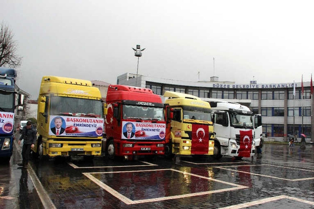 Onlarca Kamyoncudan Mehmetçiğe Destek Konvoyu