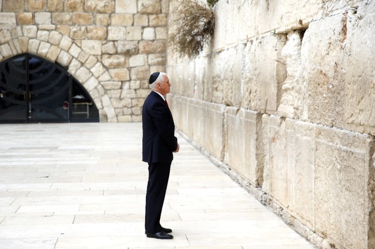 Pence, Ağlama Duvarını Ziyaret Etti