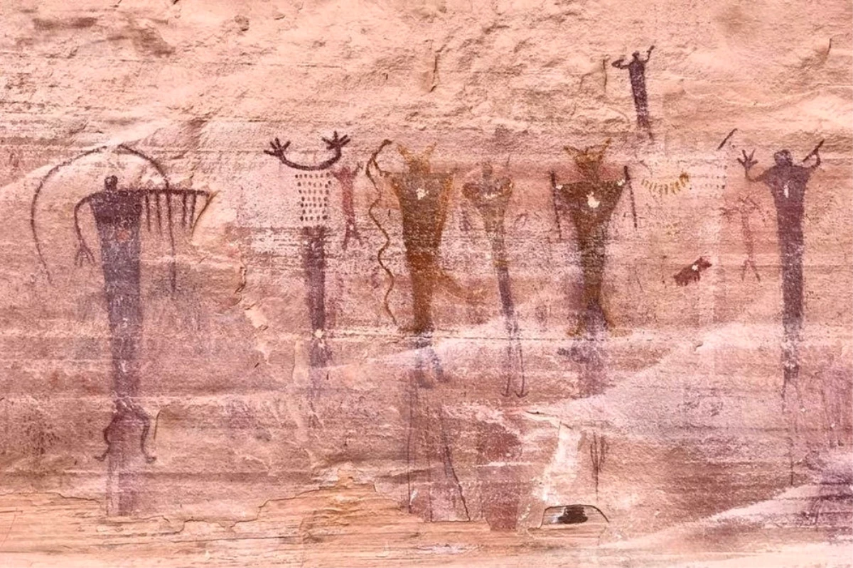 Tarihin İzlerini Yansıtan Bir Duvar: Buckhorn Wash Pictograph Panel