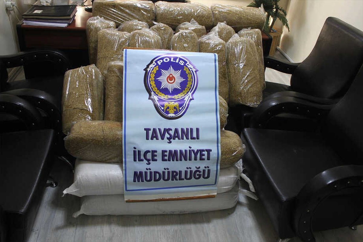 Tavşanlı\'da Kaçak Tütün Operasyonu