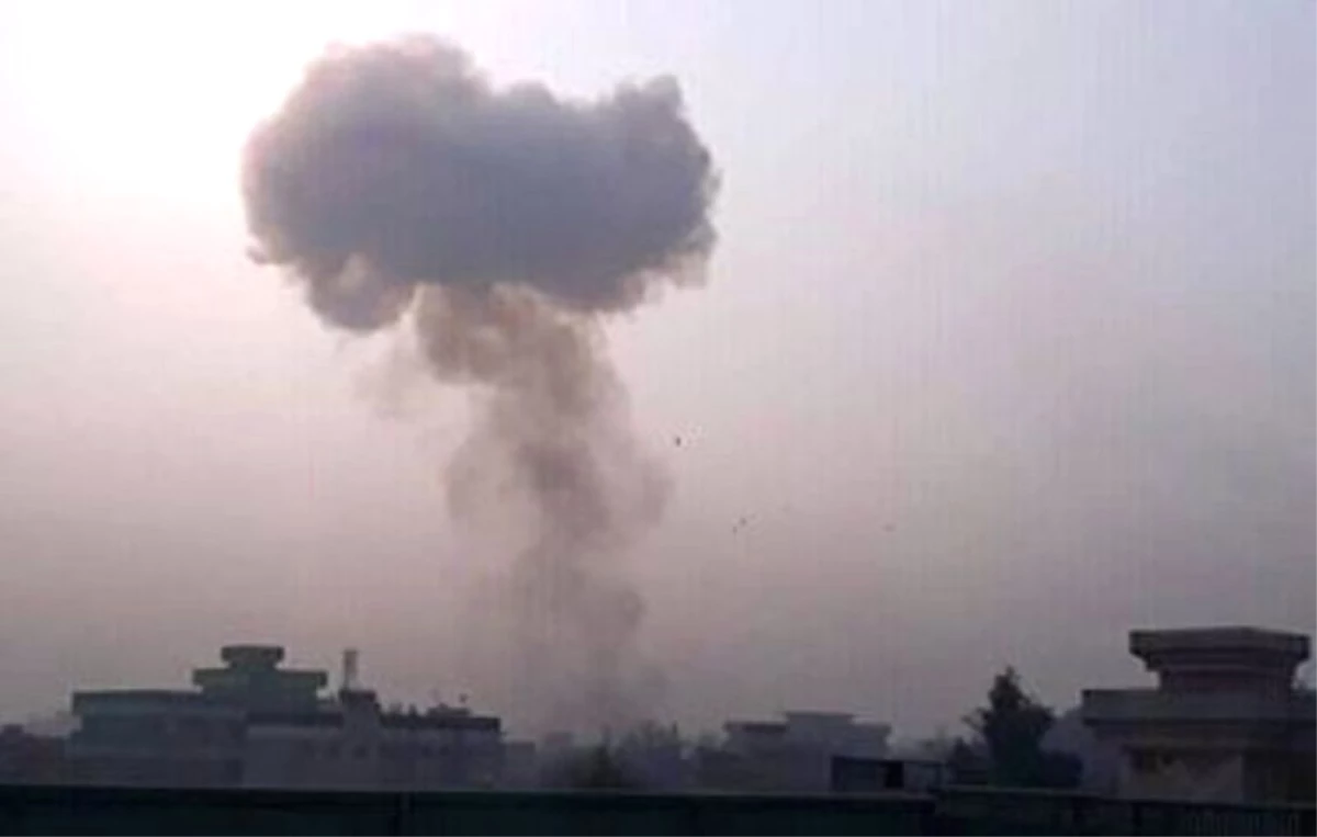 Afganistan\'da Bomba Yüklü Araç Patlatıldı