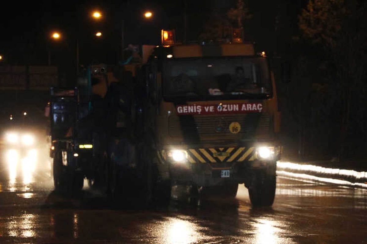 Afrin\'e Tank ve Askeri Personel Sevkiyatı