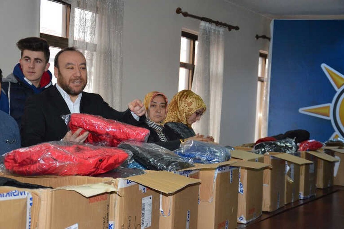 AK Parti\'den İhtiyaç Sahiplerine Destek