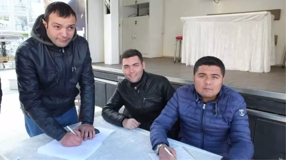 Burhaniye\'de AK Parti Üye Standına İlgi Büyük Oldu