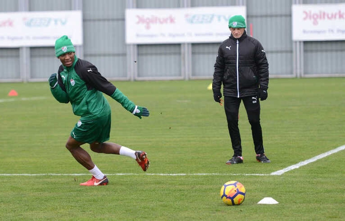 Bursaspor\'un Yeni Transferi İlk İdmanına Çıktı