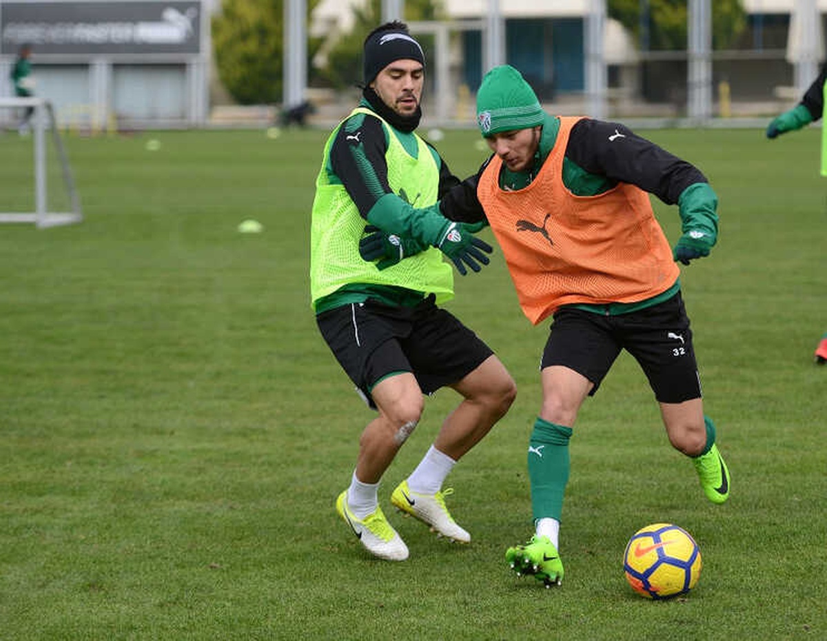 Bursaspor\'un Yeni Transferi İlk İdmanına Çıktı