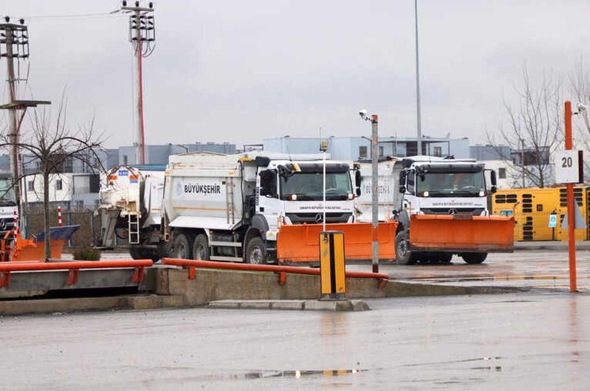 Büyükşehir Ekipleri Karla Mücadeleye Hazır