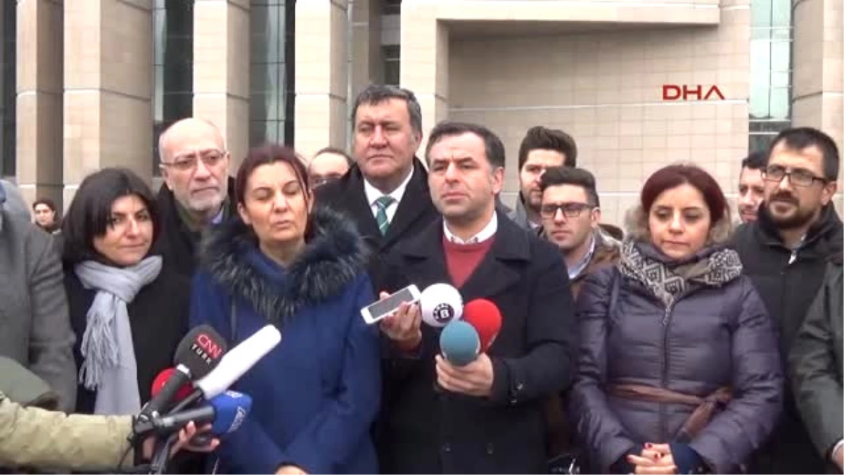 CHP Milletvekillerinden Adliye Önünde Enis Berberoğlu\'na Destek Açıklaması