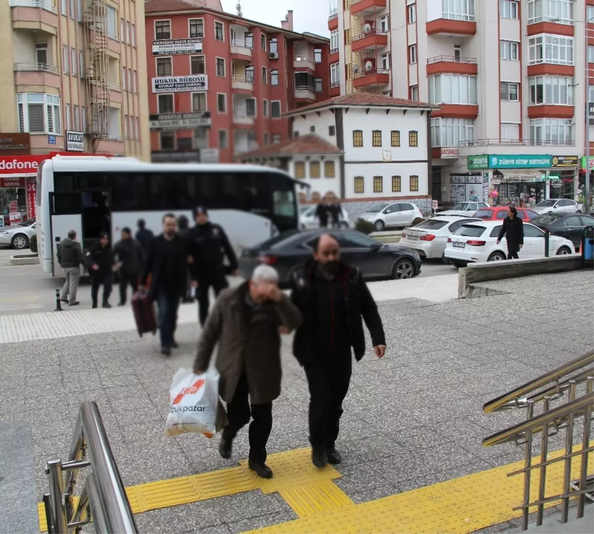 Çorum\'da Fetö\'den Gözaltına Alınan 14 Kişi Adliyeye Sevk Edildi