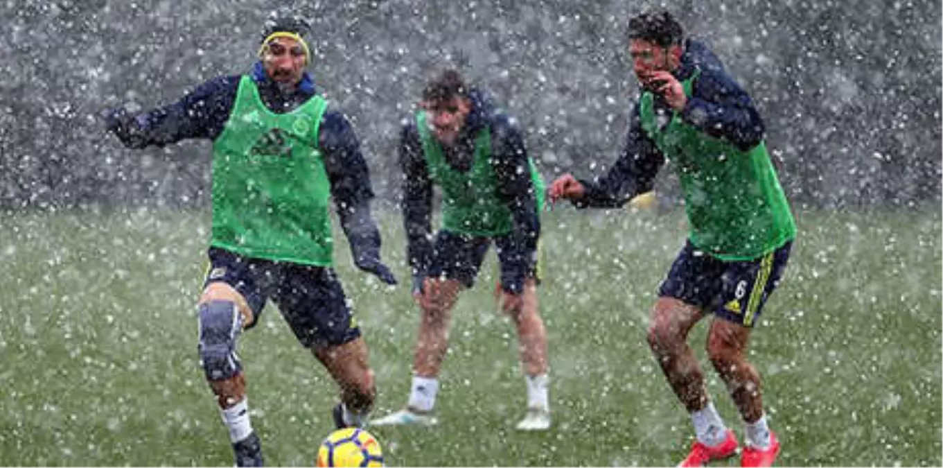 Fenerbahçe Kar Altında Çalıştı!