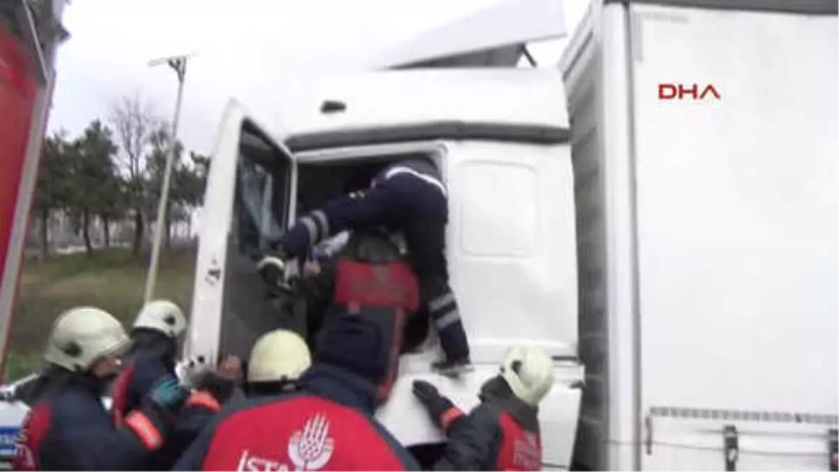 Hadımköy Gişelerde Kaza: Tem Otoyolu Edirne İstikameti Trafiğe Kapandı