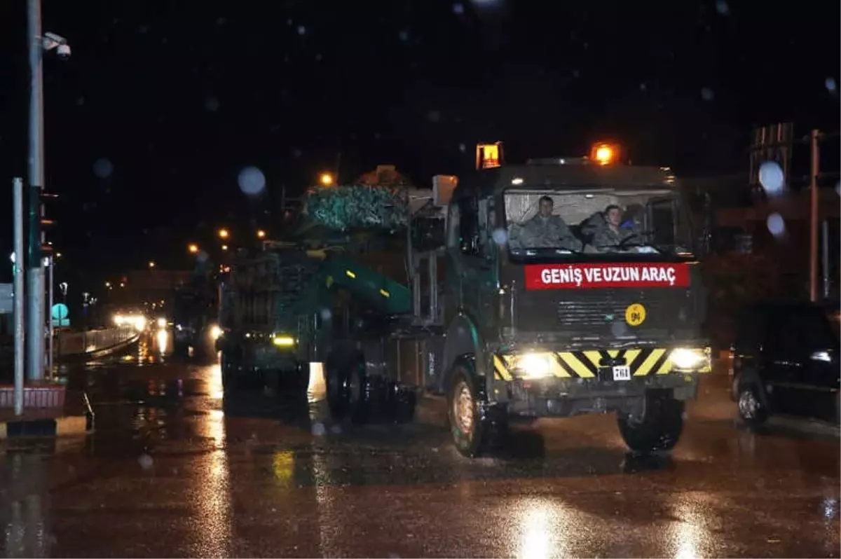 Hatay Sınırına Tank Sevkiyatı Sürüyor