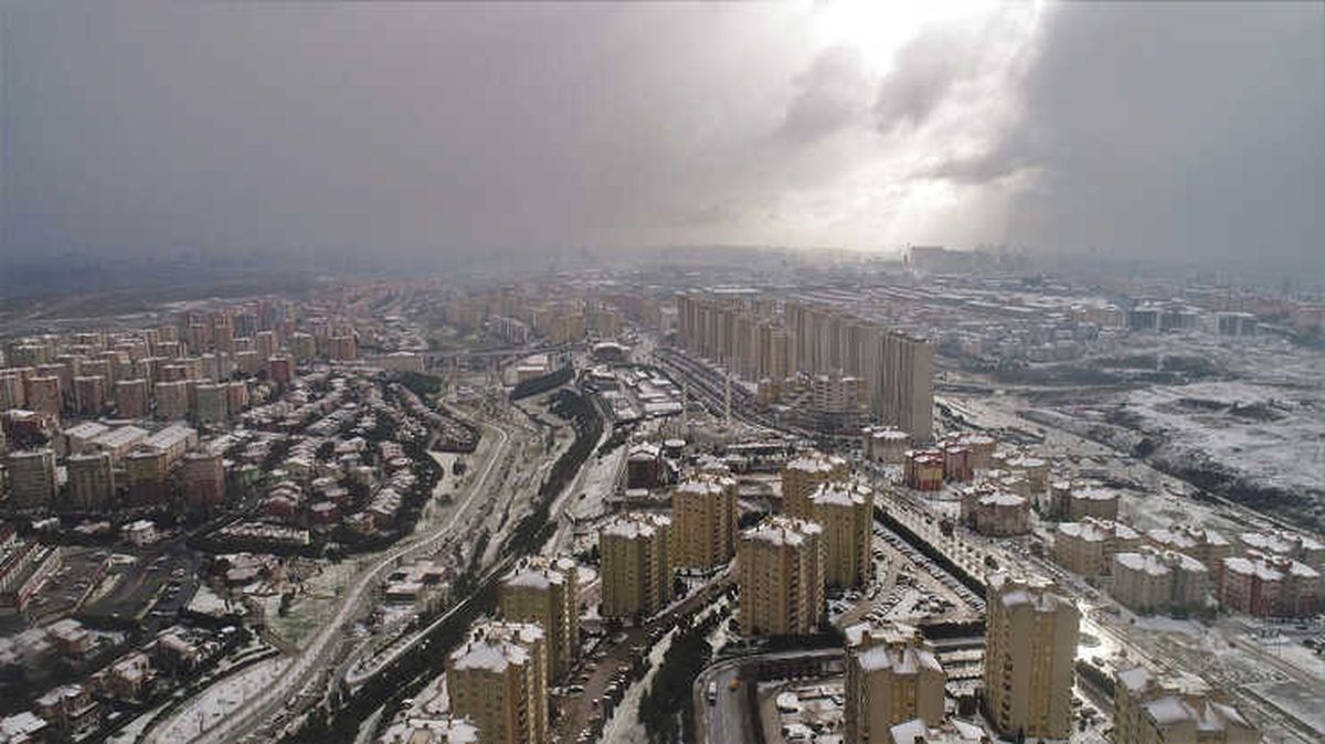 İstanbul\'da Kartpostallık Kar Manzalaraları