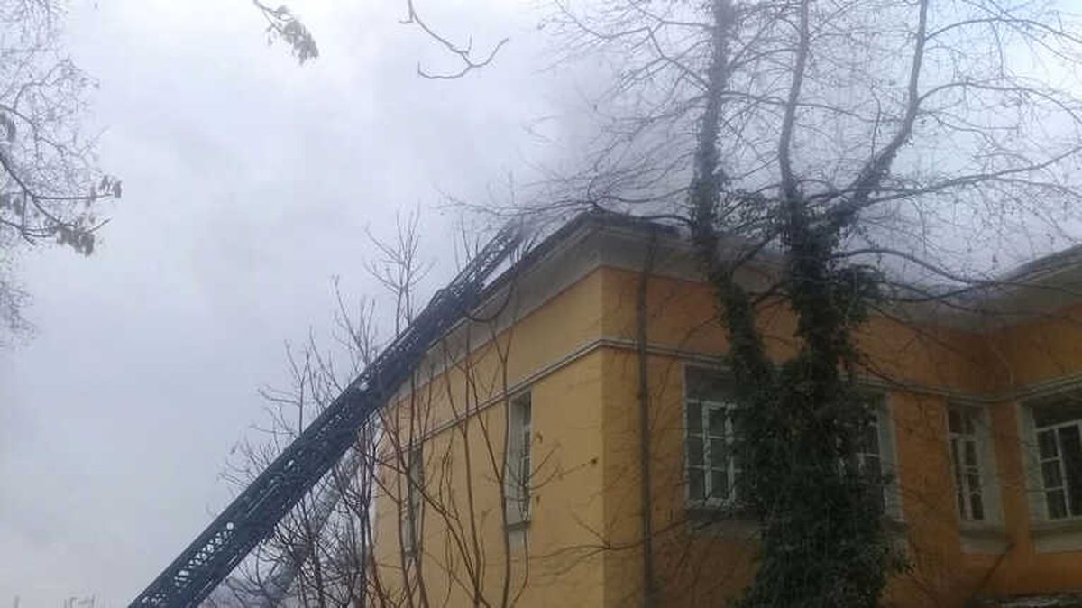 İtalyan Lisesi\'ne Ait Binada Yangın Paniği