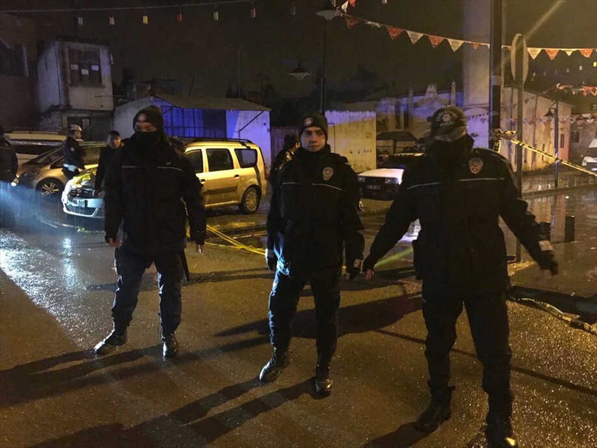 Kilis Valisi Tekinarslan, Pyd/pkk\'nın Kent Merkezine Yönelik Saldırısında Camideki 8 Kişinin...