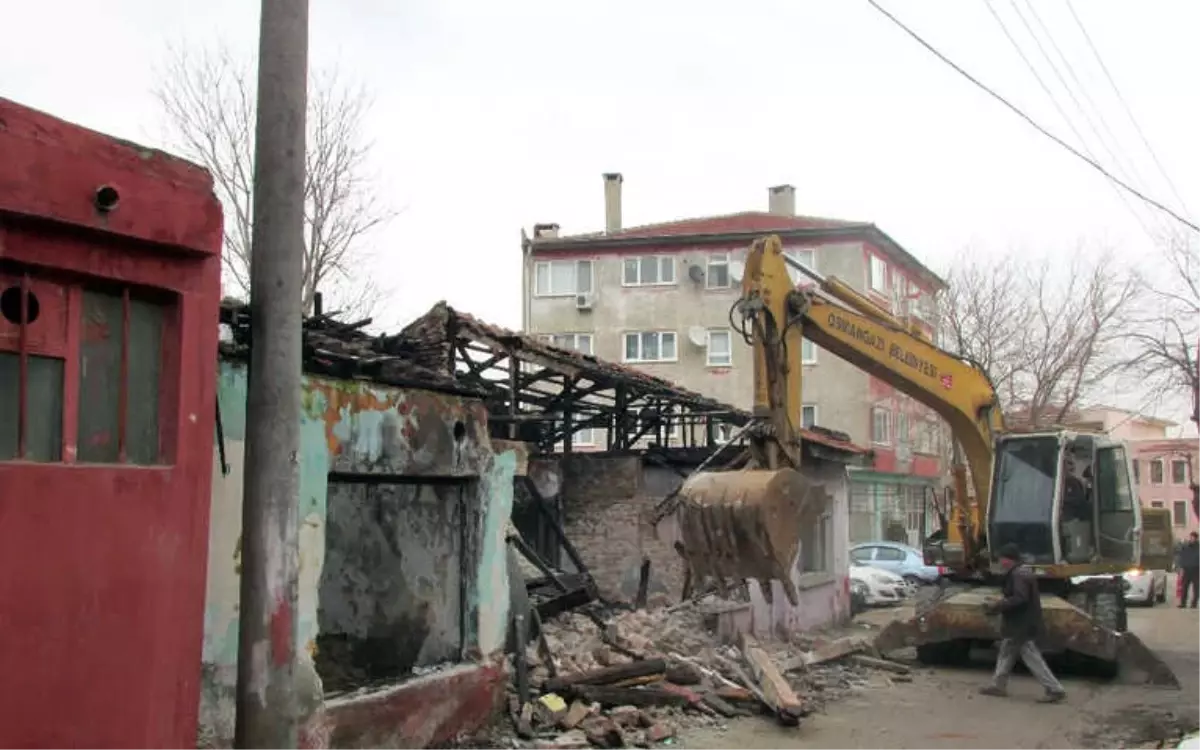 Madde Bağımlılarının Mesken Tuttuğu Binalar Yıkıldı