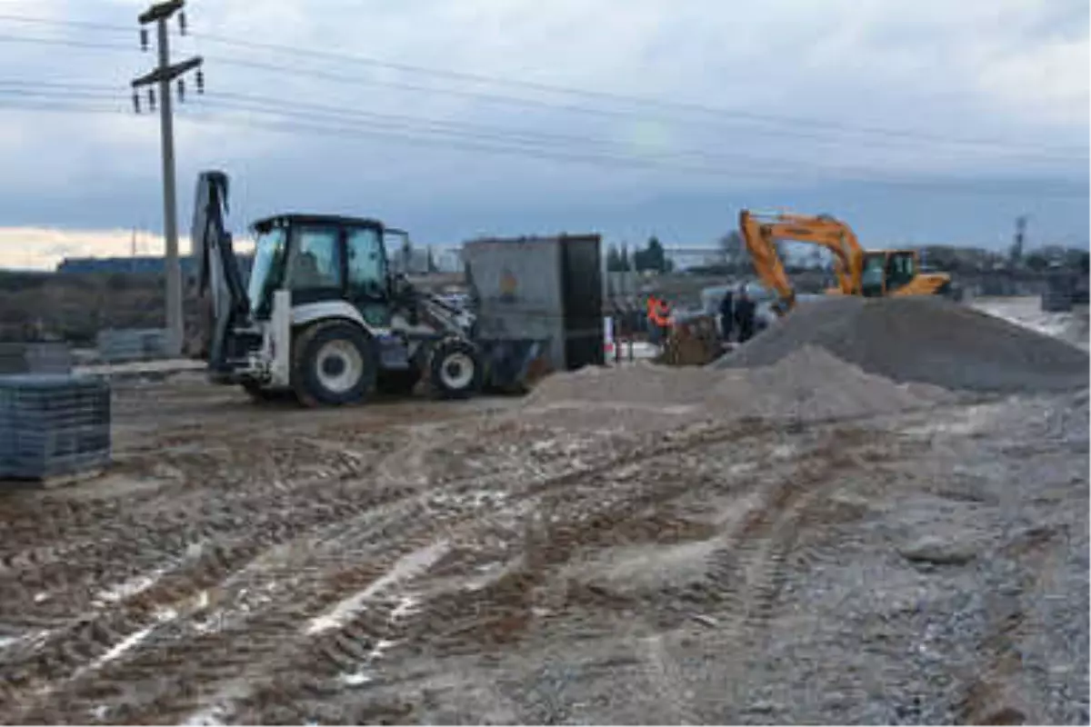 Muradiye Kampüs Yolu\'nda İkinci Etap Yağmursuyu Hattı Çalışması Başladı