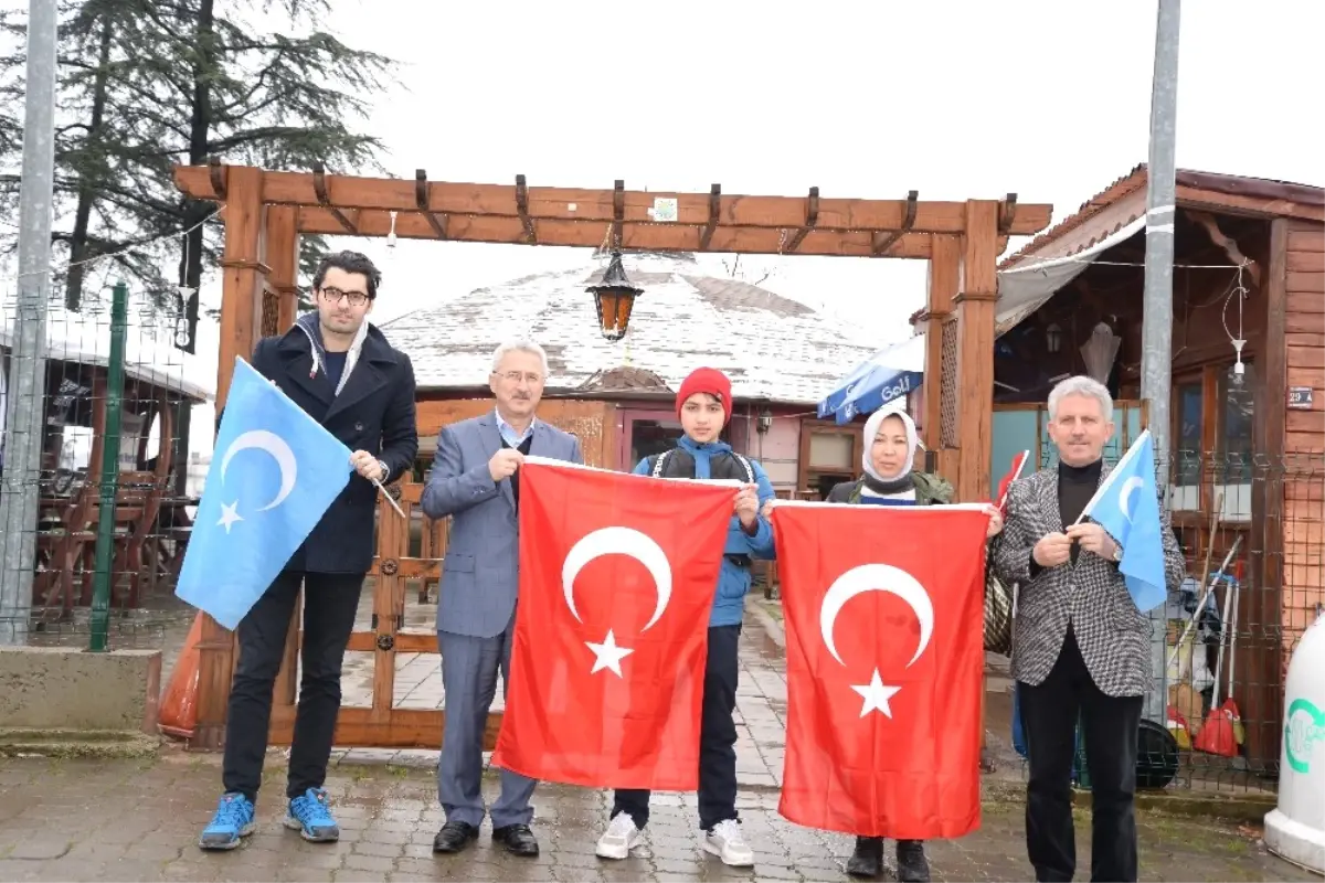 Müslüman Uygurlar İçin Yürüyorlar