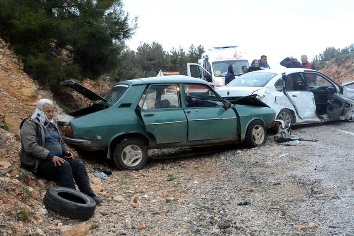 Seydikemer\'de Trafik Kazası; 6 Yaralı