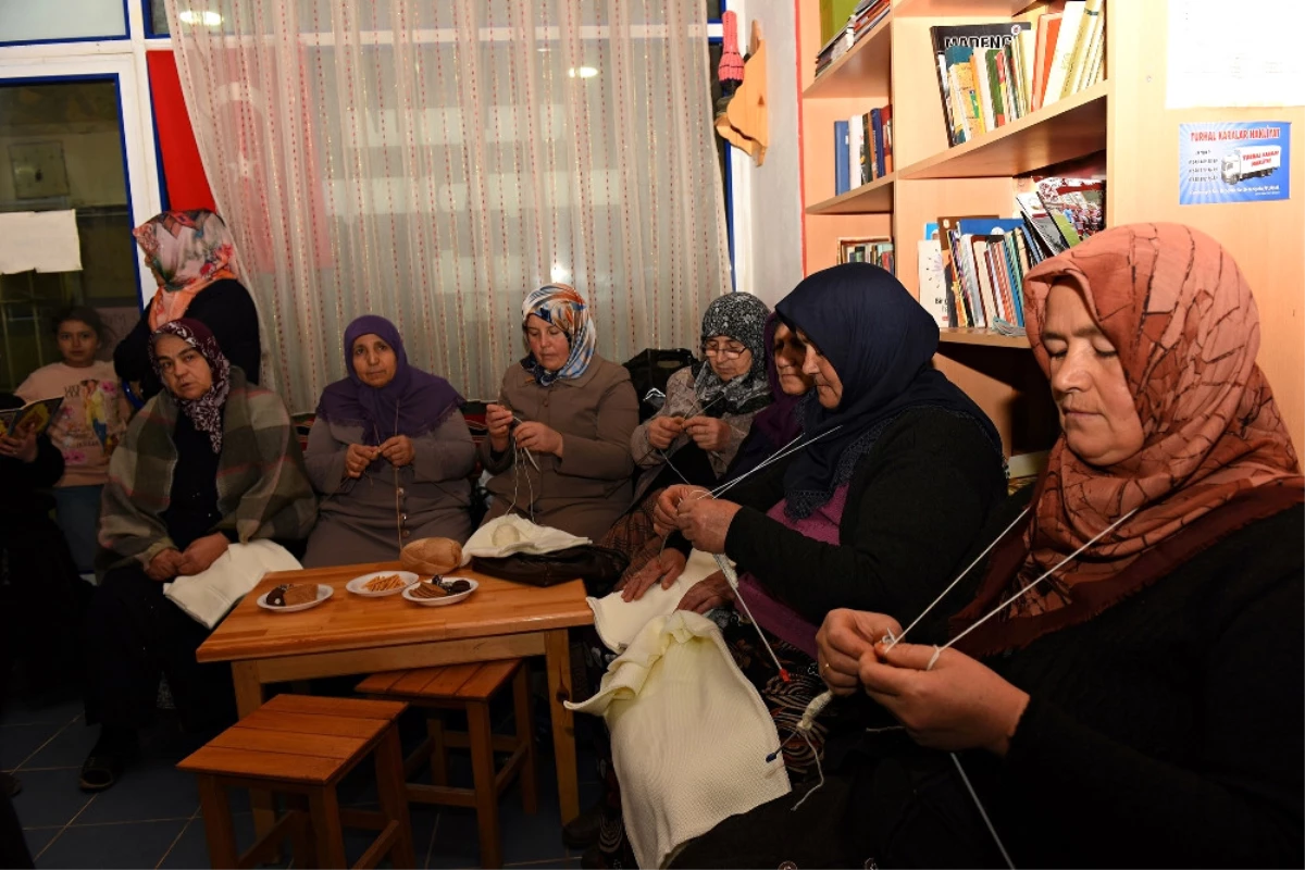 Tokatlı Kadınlar Mehmetçik İçin İçlik Örüyor