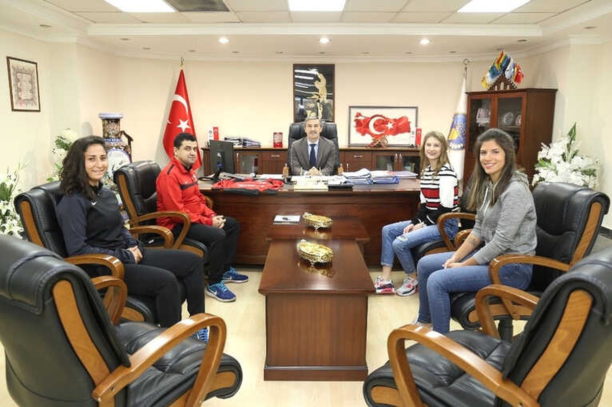 Turgutlu Belediyespor Kadın Futbol Takımı\'na Takviye