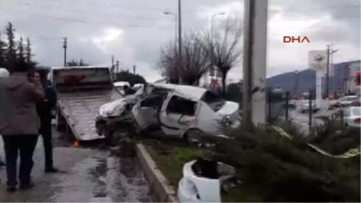 Zonguldak-Üst Geçidin Ayağına Çarpan Otomobilin Sürücüsü Öldü