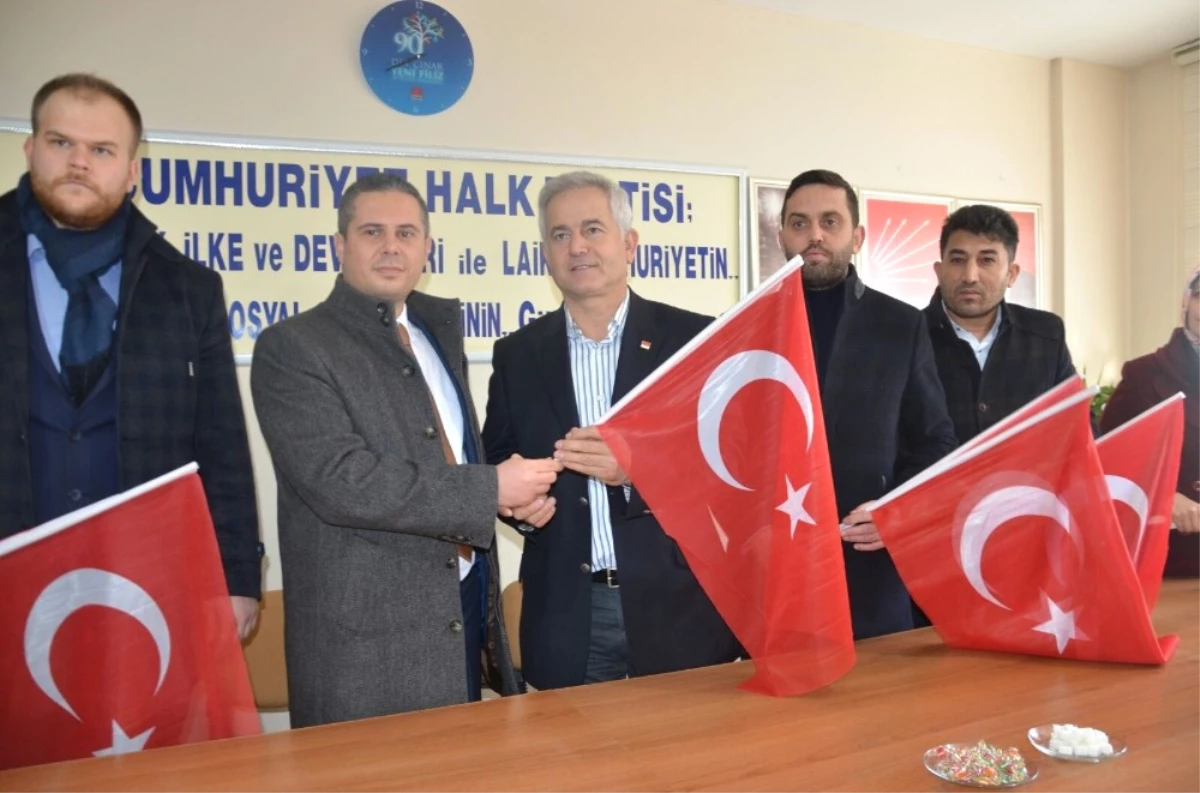 AK Parti Çanakkale Merkez İlçe Başkanlığından \'Zeytindalı Harekatı\'na Türk Bayraklı Destek
