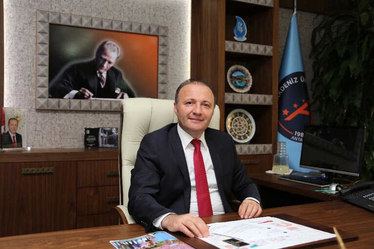 Akdeniz Üniversitesi Marşını Arıyor