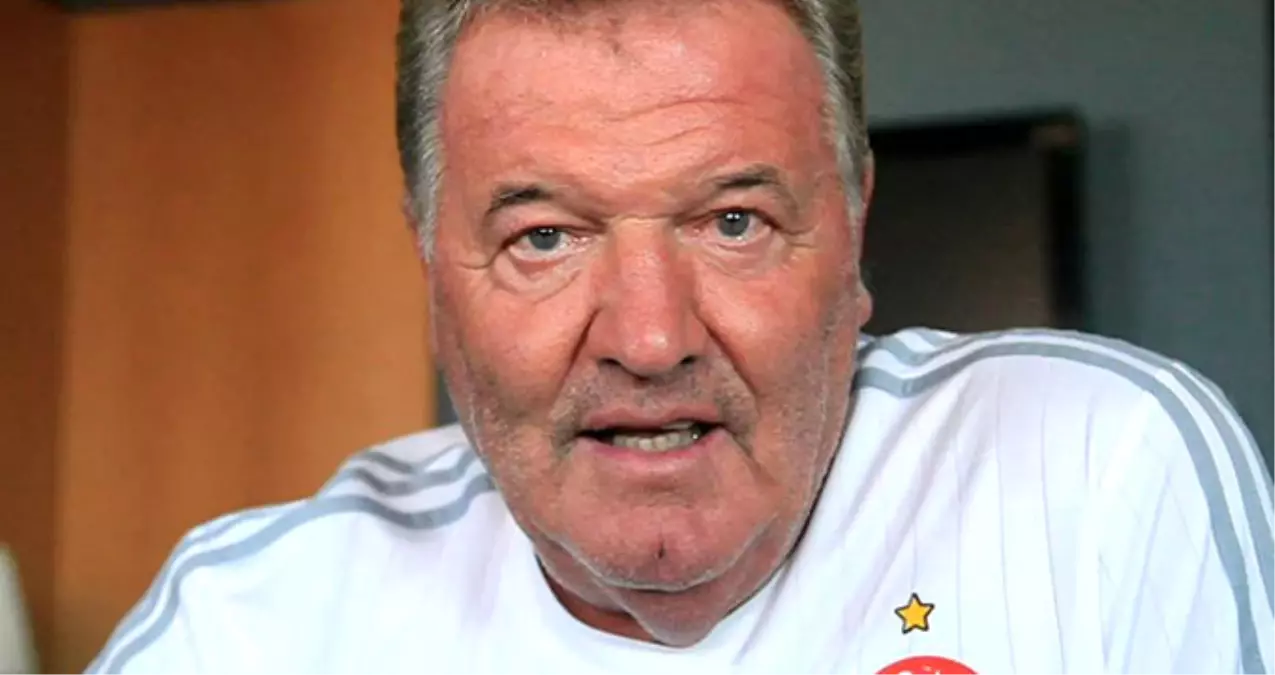 Beşiktaş Eski Teknik Direktörü Toshack: Cenk Tosun\'un Başarılı Olmasını İstemiyorum