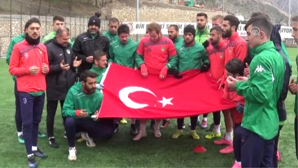Futbolculardan Antrenman Öncesi Mehmetçik İçin Dua