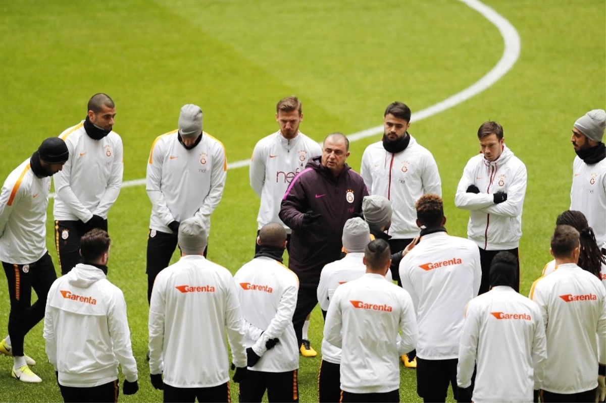 Galatasaray, Hazırlıklarını Türk Telekom Stadyumu\'nda Sürdürdü