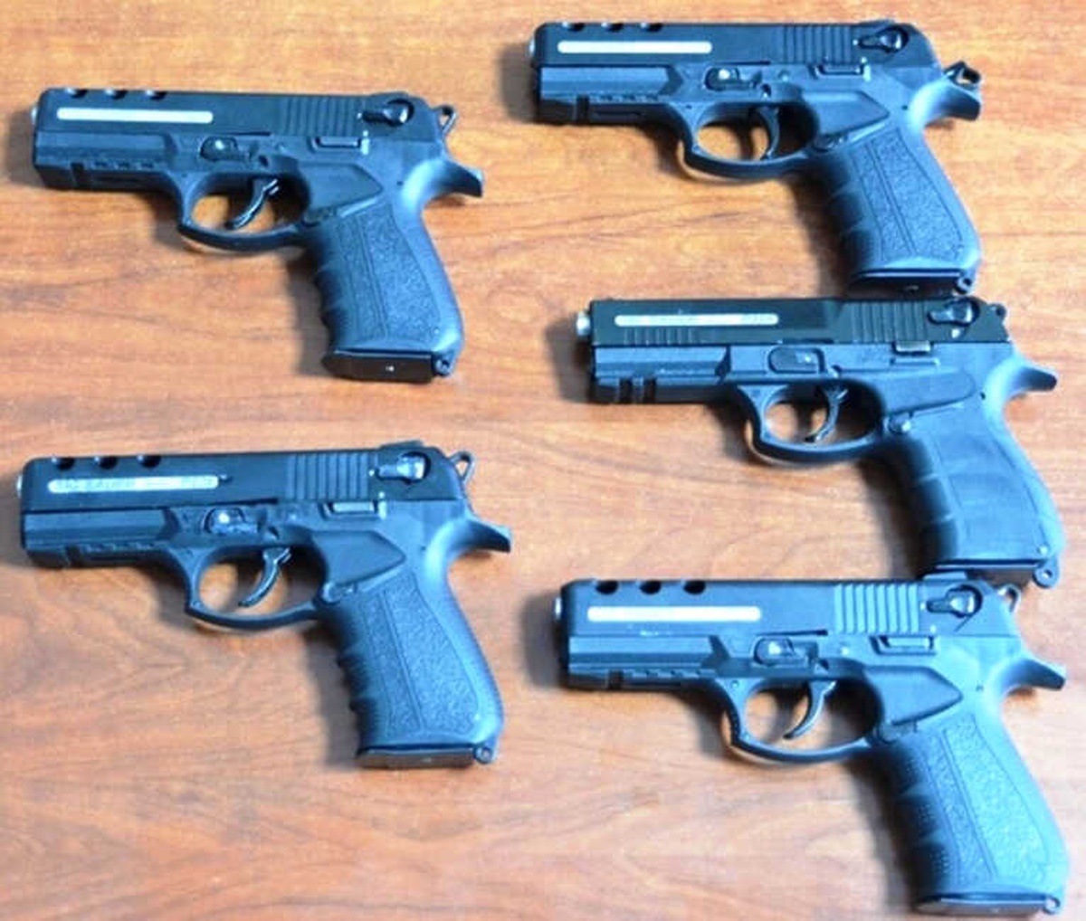 Gizli Bölümlere Sakladığı 5 Silahı Satamadan Yakalandı
