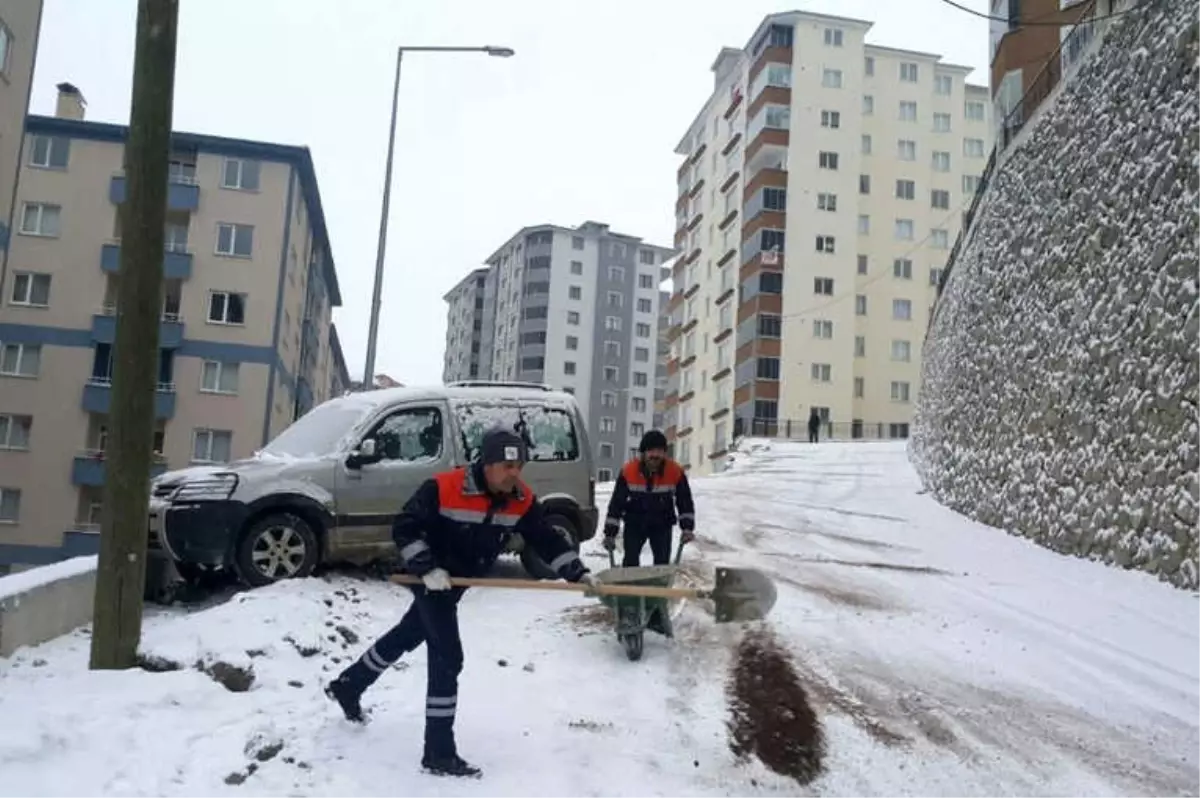 Gümüşhane\'ye Beklenen Kar Yağışı Geldi