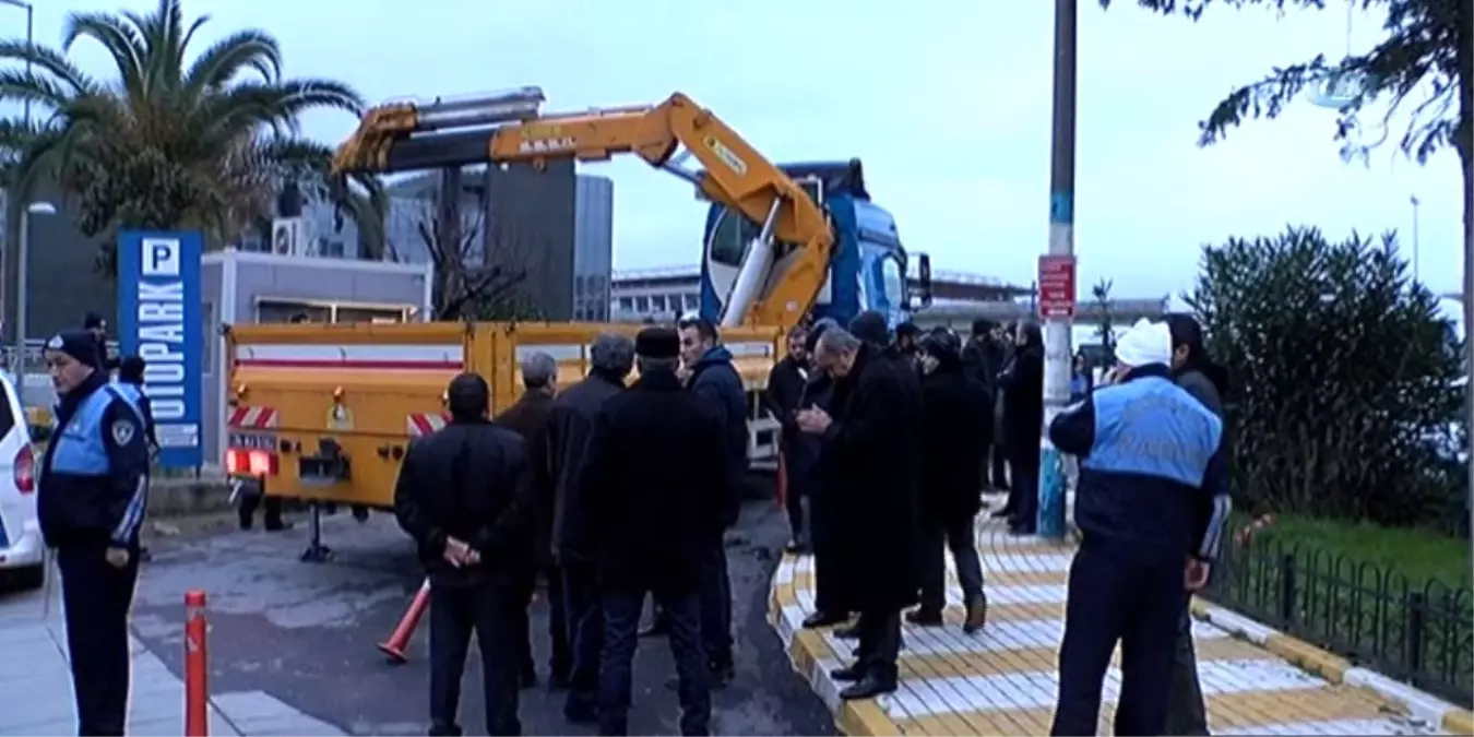 İbb, Kadıköy Belediyesinin Otoparkına El Koydu