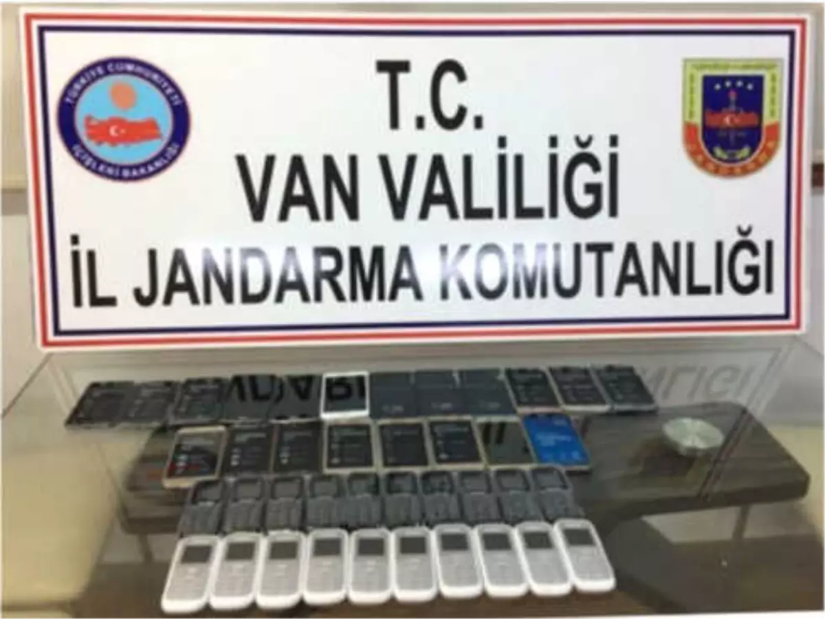 Jandarmadan Kaçak Cep Telefonu Operasyonu