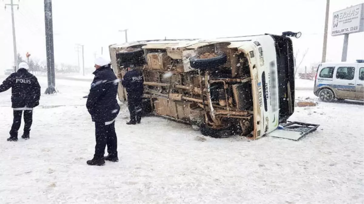 Kar Yağışı ve Buzlanma Kazaya Neden Oldu: 10 Yaralı